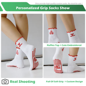 व्यक्तिगत डिजाइन कस्टम लोगो ग्रिप्पी योग मोजे महिलाओं के लिए कढ़ाई पत्र विरोधी पर्ची ग्रिपी मोजे - Product Image 3