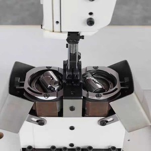 Máquina de coser de doble aguja con alimentación compuesta y base elevable BT-204-370-2S para trabajos extra pesados - Product Image 3