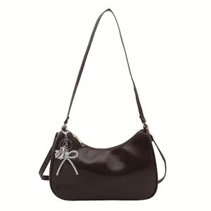 Bolso de mano de paja de ratán trenzado para playa, estilo bandolera, con cadena de perlas y cuentas coloridas, tendencia de verano 2026 - Product Image 1