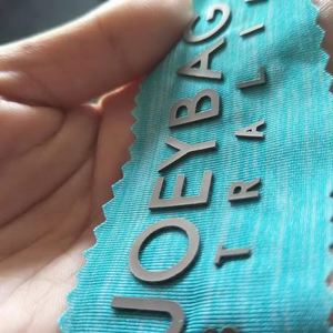 Étiquettes en silicone pour vêtements de sport personnalisés, transfert thermique, graphiques, haute élasticité, impressions 3D sur vêtements, design de dessins animés, origine Chine, vente en gros - Product Image 1