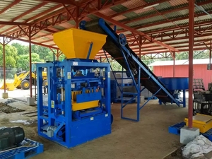 QT4-24 kleine hydraulische automatische hohle Blockmaschine Heimwerk Bausteinherstellungsmaschine Zementziegelherstellungsmaschine in Brasilien 1800 - Product Image 2