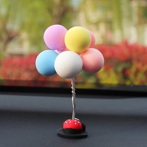 Lindo adorno para coche con globos y figuras para decoración del salpicadero - Product Image 2