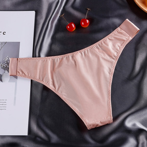 Bragas <span class=keywords><strong>de</strong></span> ropa interior <span class=keywords><strong>de</strong></span> moda sexy <span class=keywords><strong>de</strong></span> nailon brillante <span class=keywords><strong>de</strong></span> espera <span class=keywords><strong>de</strong></span> cintura baja <span class=keywords><strong>con</strong></span> letras en V <span class=keywords><strong>de</strong></span> metal para <span class=keywords><strong>mujer</strong></span> - Product Image 2