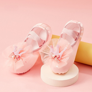 Nouvelles chaussures <span class=keywords><strong>de</strong></span> danse Crown pour enfants, pour ballet et danse latine, chaussons <span class=keywords><strong>de</strong></span> danse à semelle souple, chaussures d'entraînement <span class=keywords><strong>de</strong></span> danse pour filles, chaussures <span class=keywords><strong>de</strong></span> <span class=keywords><strong>ballerine</strong></span> - Product Image 4