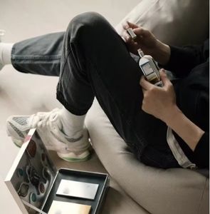 Chaussures de sport tendance de haute qualité 9060 pour hommes et femmes, chaussures de sport de marque, style respirant pour la marche et la course à pied - Product Image 1