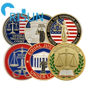 Monedas de Desafío Personalizadas de Metal Esmaltado 3D con Diseño de Balanza de la Justicia para Abogados y Souvenirs al por Mayor - Product Image 1