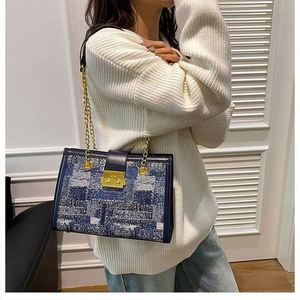 Wholesale New Fashion Hot Sell Handbags Woman <b>Large</b> Leather Bags Lady Design <b>Purses</b> for Girls - Product Image 3