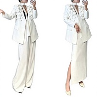 Costume de blazer pour femme personnalisé avec appliques florales, ensemble 2 pièces, pantalon large blanc élégant / jupe fendue, tenue de travail formelle