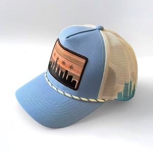 Sombrero de sol con visera rígida y ala ancha, ideal para cabezas grandes, que estiliza el rostro. Bordado personalizado de alta calidad. - Product Image 1