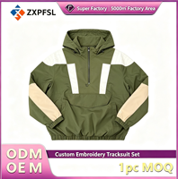 Blouson Anorak Coupe-Vent à Capuche Demi-Zip en Nylon avec Blocs de Couleurs et Logo Personnalisé pour Hommes – Vêtement d'Extérieur Décontracté – Vente en Gros