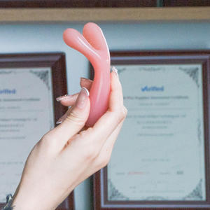 नाक की मालिश चेहरे को उठाने वाली जीभ टेंडन मेरिडियन स्टिक रेसिन गुलाबी एगेट वाई आकार के दो कोण नाक स्क्रैपर मालिश उपकरण - Product Image 4