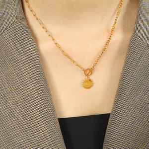 Collar de acero de titanio electrochapado con hebilla OT de moda para mujer, cadena de clavícula de lujo ligero, colgante redondo, joyería de regalo - Product Image 4