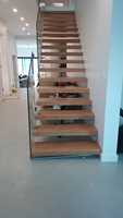 Kit d'escalier droit élégant avec poutres métalliques minimalistes – Solution d'escalier intérieur DIY pour maisons contemporaines