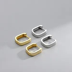 Vente en gros de bijoux en argent sterling 925 Boucles d'oreilles Huggie en forme de carré simple pour femmes