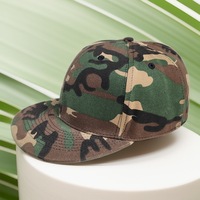 Casquette de baseball structurée 6 panneaux à visière plate, motif camouflage Woodland, dos fermé, sans fermeture à pression, personnalisable avec logo
