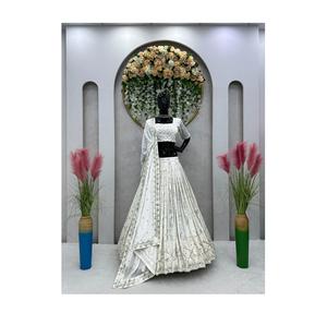 Lehenga choli เย็บปักถักร้อยที่มีคุณภาพส่งออกกับชุดบูติกลำดับ9มม. - Product Image 1