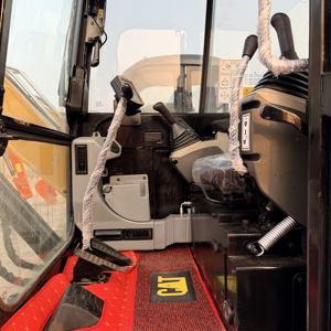 Mini-excavatrice d'occasion CAT305.5E2, hydraulique, sur chenilles, 5,5 tonnes, modèle 2023, moteur, boîte de vitesses, EPA - Product Image 4