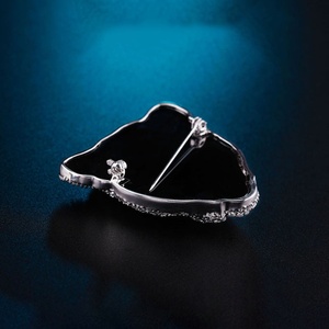 Broche personnalisée tête de léopard vintage européenne et américaine en alliage, incrustée de diamants, pour <span class=keywords><strong>homme</strong></span>, accessoire de <span class=keywords><strong>costume</strong></span> haut de gamme - Product Image 4