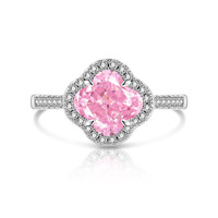 Bague réglable en cuivre sans plomb ni nickel, sertie de zircon cubique rose taille glace, motif trèfle à quatre feuilles, pour fiançailles ou mariage, par un fabricant de bijoux.