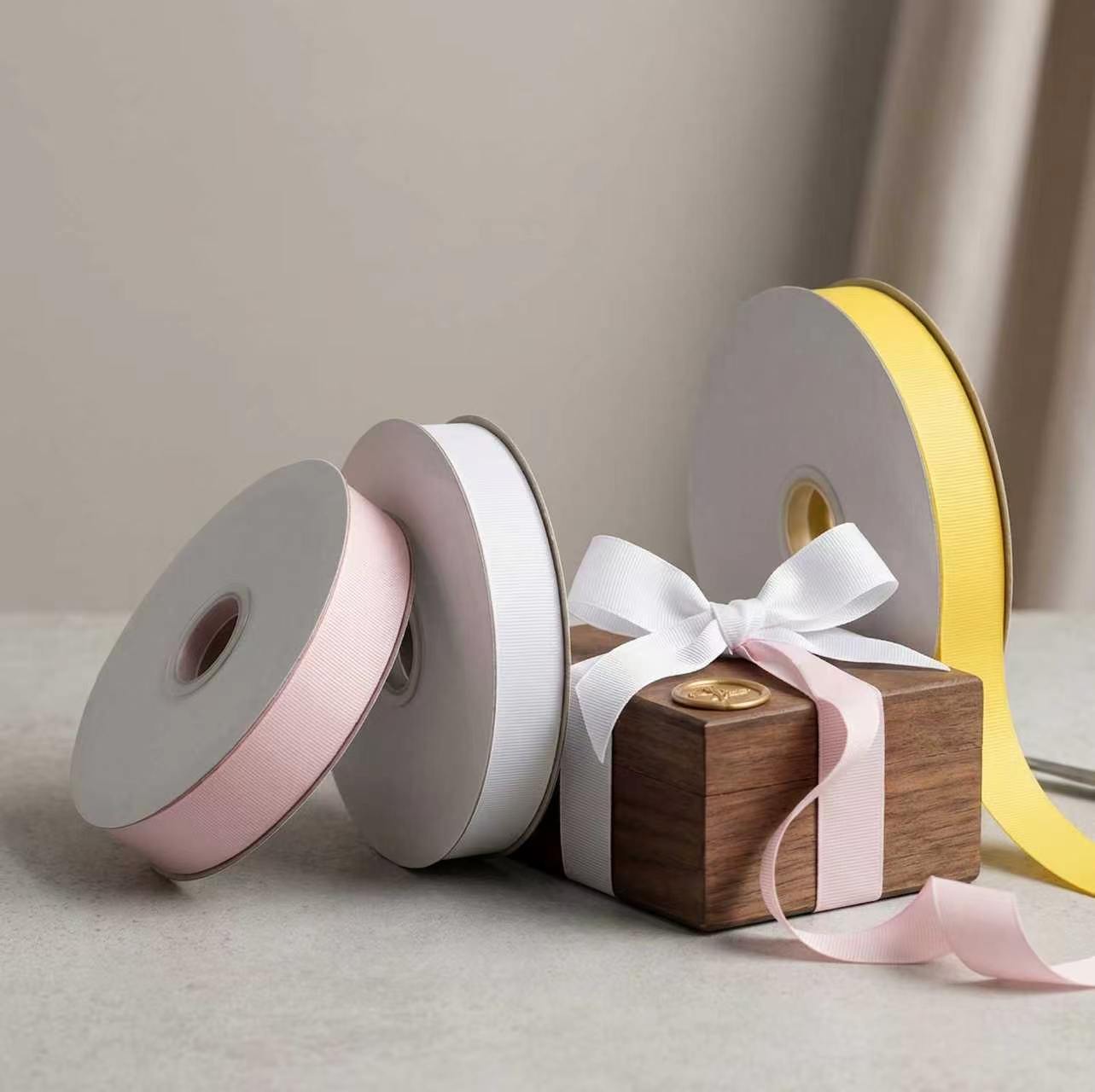Luxury Fashion Gift Wrap Grosgrain Ribbon Roll 1 Inch 100 Yards Birthday Weddings Holidays Decoration and Floral Chocolate Wrap