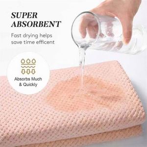 Serviette de protection pour cheveux longs et mouillés en polaire corail à séchage rapide avec logo personnalisé et bande élastique pour femme - Product Image 3