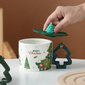 Tasses et soucoupes en céramique en forme de sapin de Noël avec couvercle et cuillère, design créatif, pour cadeaux de fin d'année (vente en gros) - Product Image 4