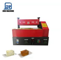Machine à laminer à colle thermofusible pour la fabrication de pièges à rats
