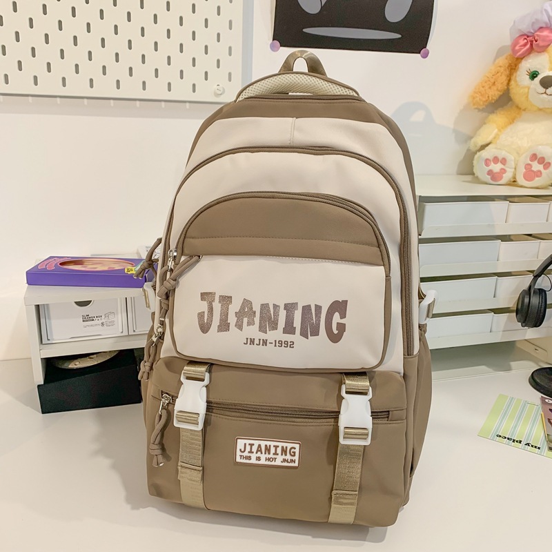 Khaki without pendants