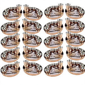 Ensemble de vaisselle de haute qualité en acier inoxydable avec incrustations dorées, design classique, comprenant assiettes, thali, cuillères et verres, compatible lave-vaisselle - Product Image 1