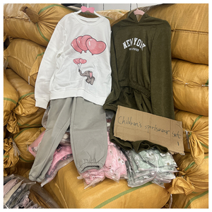 Vente en gros d'usine, ensemble de vêtements de sport pour enfants, automne-hiver, doux et confortable pour les garçons et les filles, vêtements économiques pour enfants - Product Image 1