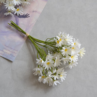 Buket bunga aster 5 lengket segar alami dengan ornamen karangan bunga buatan dekoratif Chamomile putih