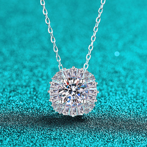 Collier pendentif échelle de luxe en argent pur S925 entièrement serti de moissanite, bijoux de mariage pour femme, personnalisation, vente en gros - Product Image 1