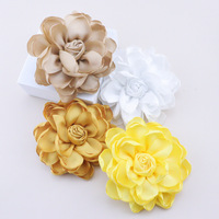 Broche élégante en tissu satiné rose de 10 cm, fleur artificielle faite à la main, épingle de corsage, vente en gros pour accessoires vestimentaires et décorations de mariage