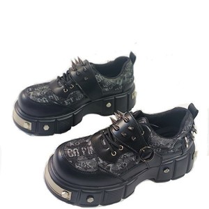 Chaussures gothiques épaisses pour hommes 2026, avec empeigne jacquard, décorations à pointes métalliques et rivets, sangle à boucle, design à lacets, semelle épaisse, style punk - Product Image 5