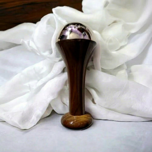Masseur facial ayurvédique indien Kansa en bois, outil de bien-être pour les soins de beauté naturels et les applications de thérapie spa - Product Image 1