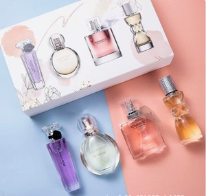 <span class=keywords><strong>Nouveau</strong></span> Coffret Cadeau de <span class=keywords><strong>Parfum</strong></span> 4 Pièces pour <span class=keywords><strong>Femme</strong></span> - Product Image 6