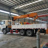 Camion-grue à flèche droite 5 sections, 12 tonnes, 7,6 m, avec boîte de chargement courte, hydraulique, 6x4 à empattement court