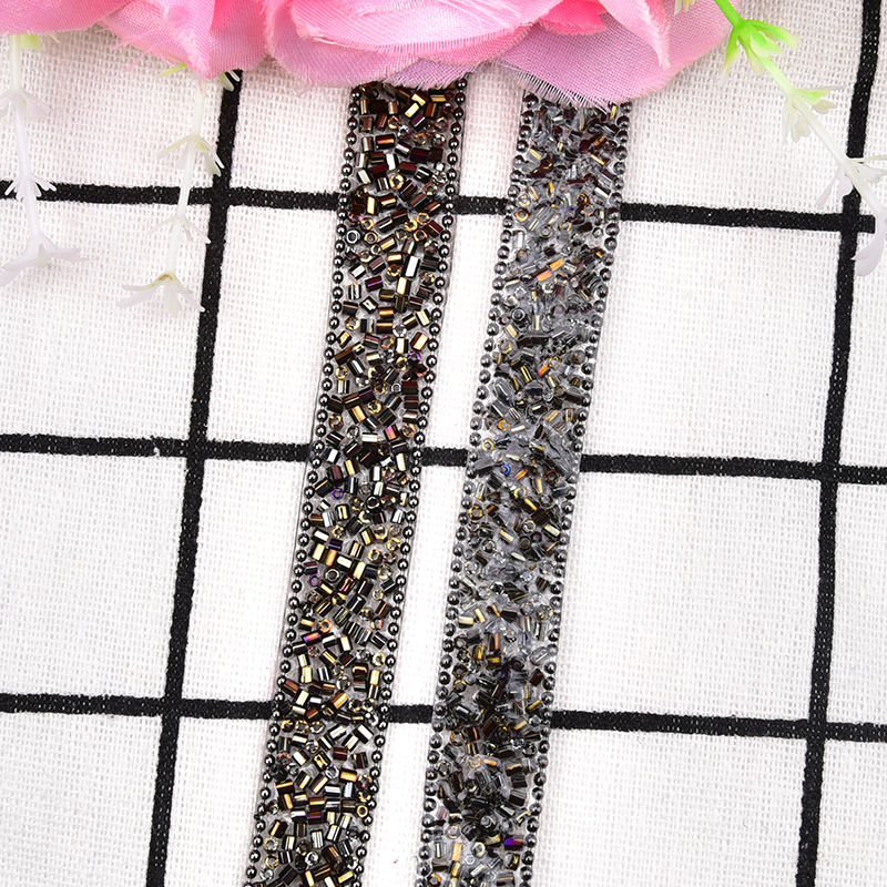 1,5 cm de ancho cuentas de tubo gris oscuro + Cadena de cuentas redondas en ambos lados