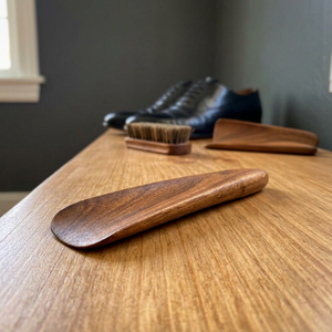 Chausse-pied en bois naturel de qualité supérieure, long, avec manche courbé, idéal pour la maison, l'hôtellerie, la vente au détail et la vente en gros - Product Image 1