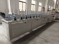Machine de production automatique de panneaux de plafond en PVC plastique, machine de fabrication de panneaux muraux en PVC