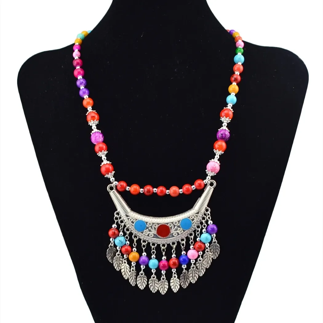 Chaîne de perles acryliques colorées de style bohème Vintage, alliage de feuilles de lune, pendentif de gland, collier ras du cou pour femmes, bijoux de Costume