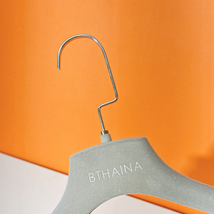 Eersteklas Grijze Fluwelen Abs Plastic Kleerhanger Hoogwaardige Zilveren Haken Anti-Slip Dwarsbalken Staande Pose Pak <span class=keywords><strong>Display</strong></span> Mannequin - Product Image 3