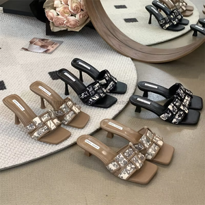 Sandalias de tacón alto para mujer, estilo vintage francés, con punta cuadrada, ligeras, para primavera, con hermoso diseño de cinturón con letras. - Product Image 1