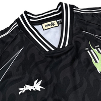 Fabricante de Camisetas de Fútbol Retro con Diseño de Corte y Confección y Logotipo Bordado 3D en Silicona Personalizado