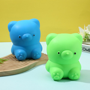 Jouet à presser ours bleu-vert mignon, super doux, en TPR élastique, jouet sensoriel extensible pour adultes - Product Image 1