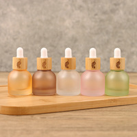 Flacon compte-gouttes en verre cylindrique pour huiles essentielles, faible MOQ, avec bouchon à vis en bambou naturel, 10 ml, surface givrée, mini format de luxe