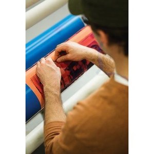Cinta Flexo 3M E1915H <span class=keywords><strong>de</strong></span> 15 mil, Firme, <span class=keywords><strong>de</strong></span> Alta Adherencia, Antideslizante <span class=keywords><strong>para</strong></span> Bordes, <span class=keywords><strong>para</strong></span> Banda Estrecha, Sólida y Resistente - Product Image 2