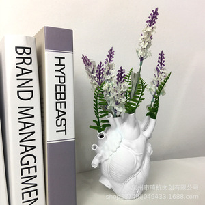 แจกันหัวใจเรซิ่นประติมากรรมสร้างสรรค์ตกแต่งบ้านแจกันดอกไม้แห้งของขวัญวันวาเลนไทน์ตกแต่งโต๊ะสไตล์ร่วมสมัย - Product Image 4