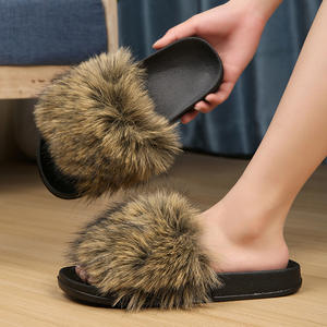 BreezeStep Gökkuşağı Modası Düz Sandaletler Tüylü ve Kabarık Özelleştirilebilir Gerçek Kürk Terlikler Kadınlar İçin Kışlık Açık Burun Kaymaz - Product Image 4
