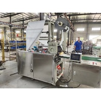 Machine automatique de fabrication de capes de coiffure imperméables non tissées pour la teinture et la coupe de cheveux, avec épaulettes et tablier
